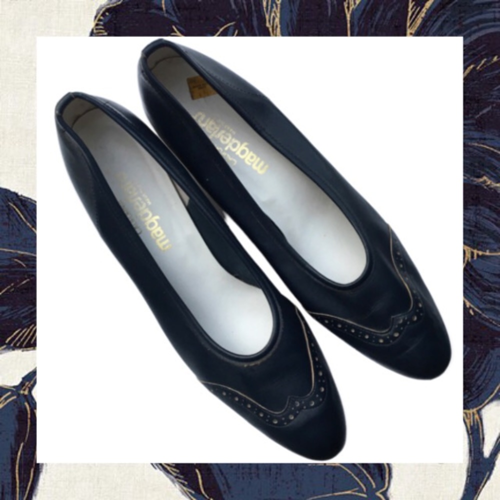Vintage 80s Magdesians Navy Blue Leather Wingtip Pumps Heels 11 Low Block